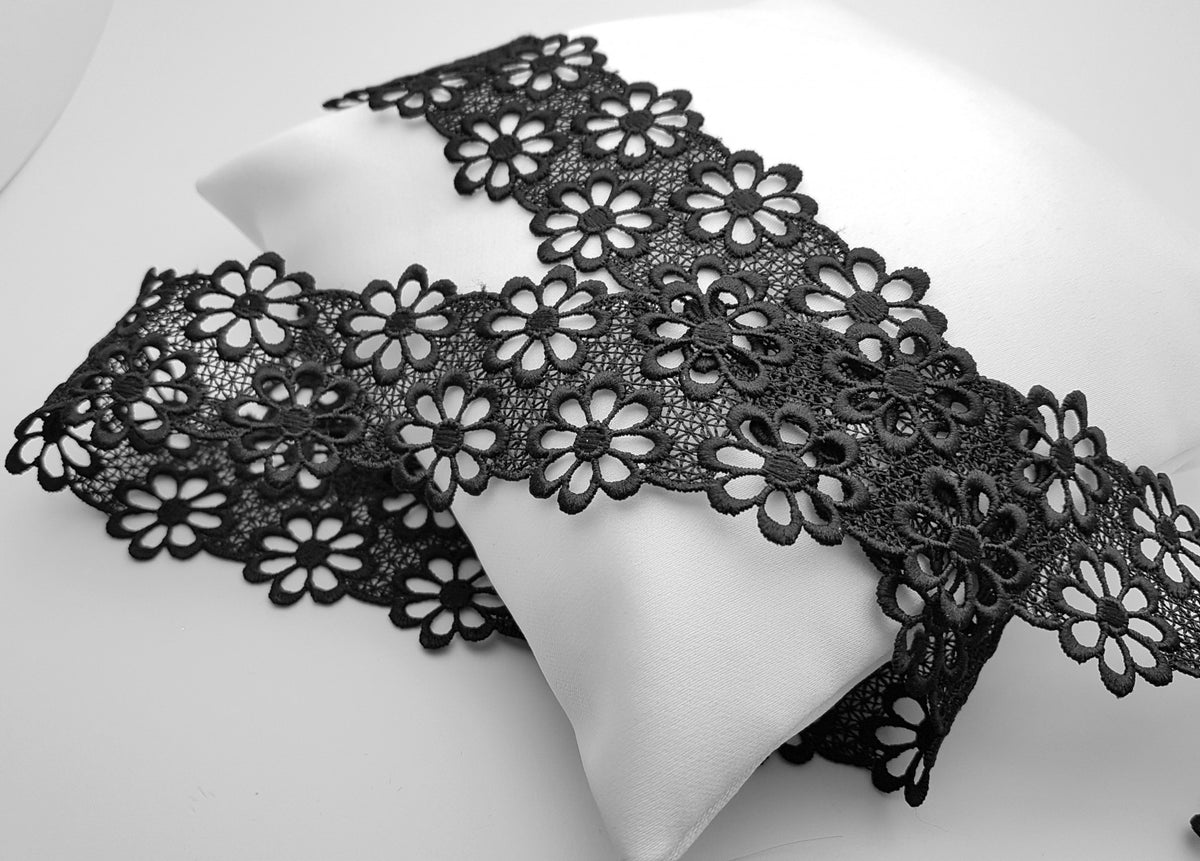 Galon noir fleurs naives 4cm