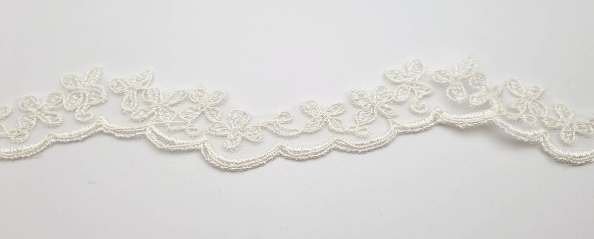 Galon dentelle bordure ivoire , blanc petites fleurs