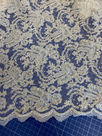 Dentelle rebrodée et perlée pour robe de mariée · vue 3