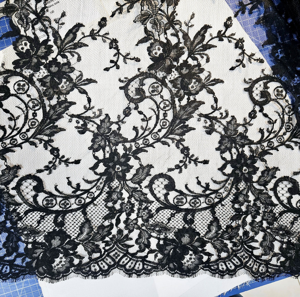Dentelle noire de caudry " kate "