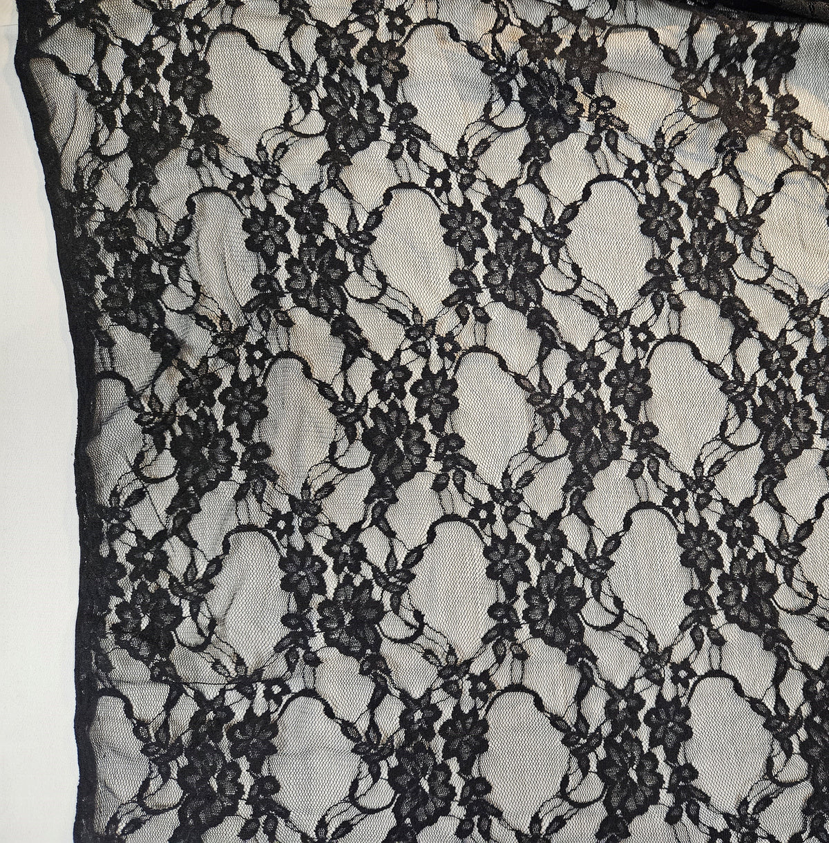 Dentelle noire fleurs coupon 1.5