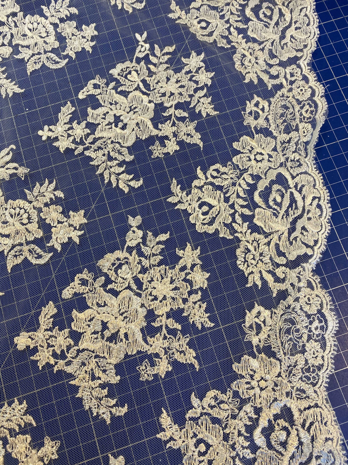 Dentelle tulle brodé