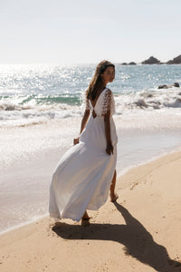 Robe de mariée fluide avec fente et manches en tulle brodé - Circé
