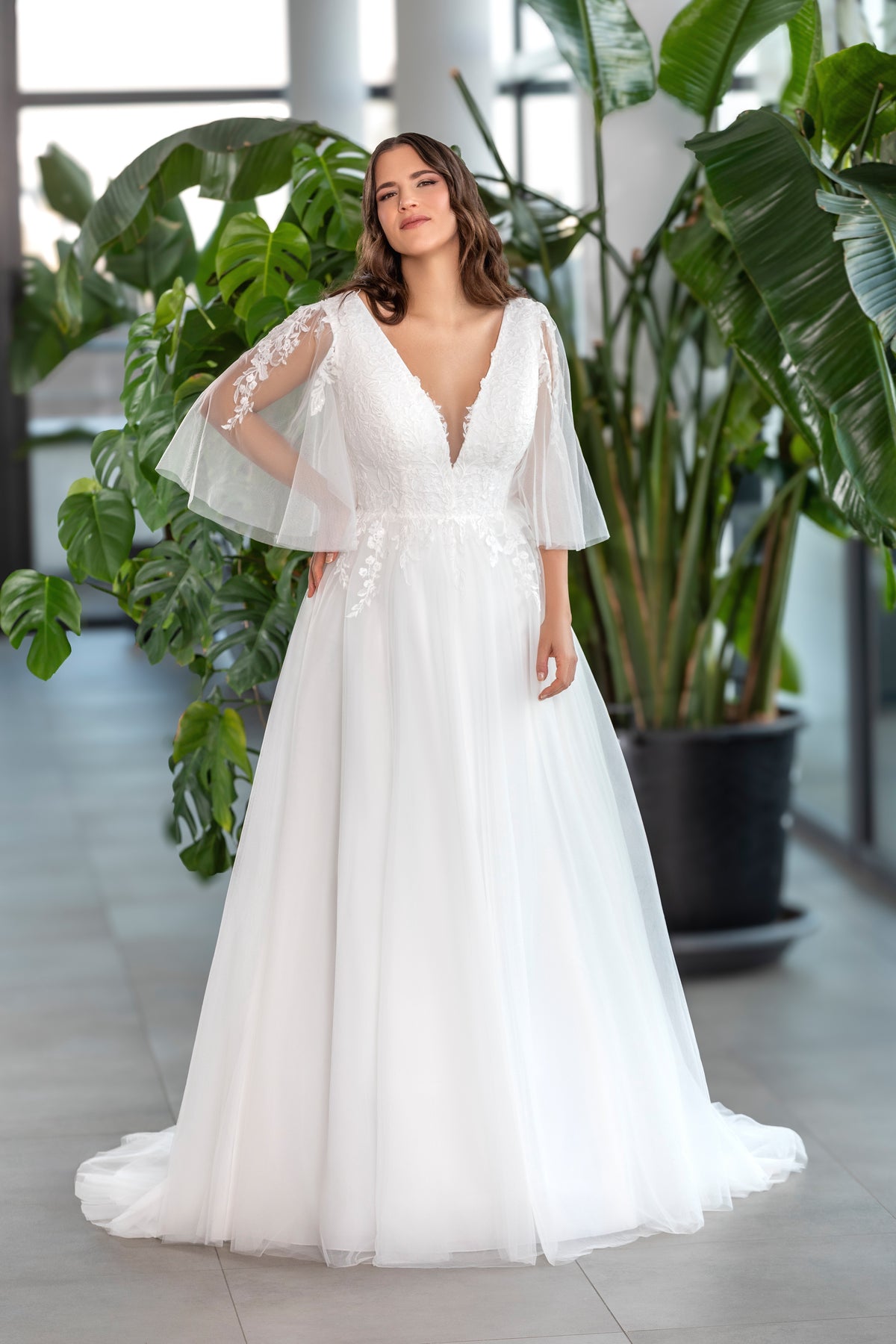 Robe de mariée grande taille en dentelle et tulle, manches flottantes - ELFY
