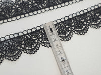 Galon Dentelle Guipure Noir Motif Demi-Cercles Festonnés — Largeur 5 cm | Vendu par 10 cm · vue 2