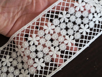 Galon Dentelle Guipure Ivoire Clair Large – Motifs Fleurs & Treillis, Vendu au Mètre · vue 2