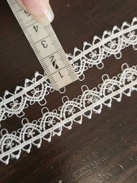 Galon Dentelle Guipure Ivoire Clair Motif Médaillons Fleuris — Largeur 2 cm | Vendu par 10 cm · vue 3