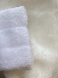 Boléro de mariée manches 3/4 en fausse fourrure ivoire ou blanc · vue 3