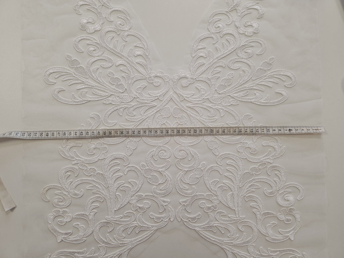 Grands motifs de dentelle pour le dos