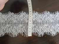 Galon de dentelle fine ivoire clair (bande de 3 mètres) · vue 3