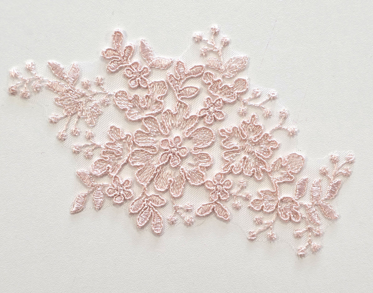 Motif dentelle rose poudré nacré