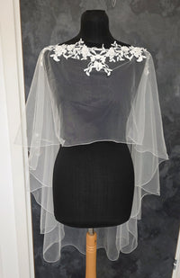 Cape en tulle ivoire clair avec dentelle pour mariée · vue 2