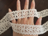 Galon Dentelle Guipure Ivoire Clair Motif Floral — Largeur 5 cm | Vendu par 10 cm · vue 3