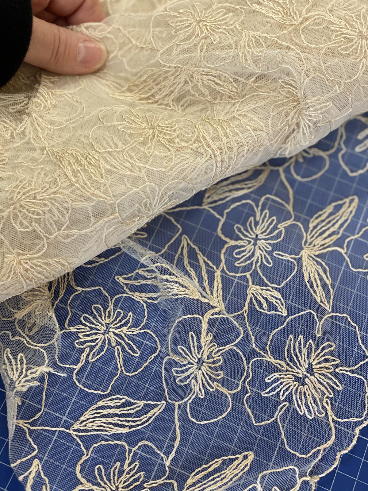 Tulle brodé vanille coupon