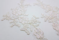 Motif appliqué brodé fil argenté ivoire pour robe de mariée · vue 2