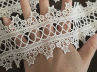 Coupon Dentelle Guipure Ivoire Clair Motif Treillis & Bordure Étoilée — Largeur 6 cm | Coupon de 1m80 · vue 4