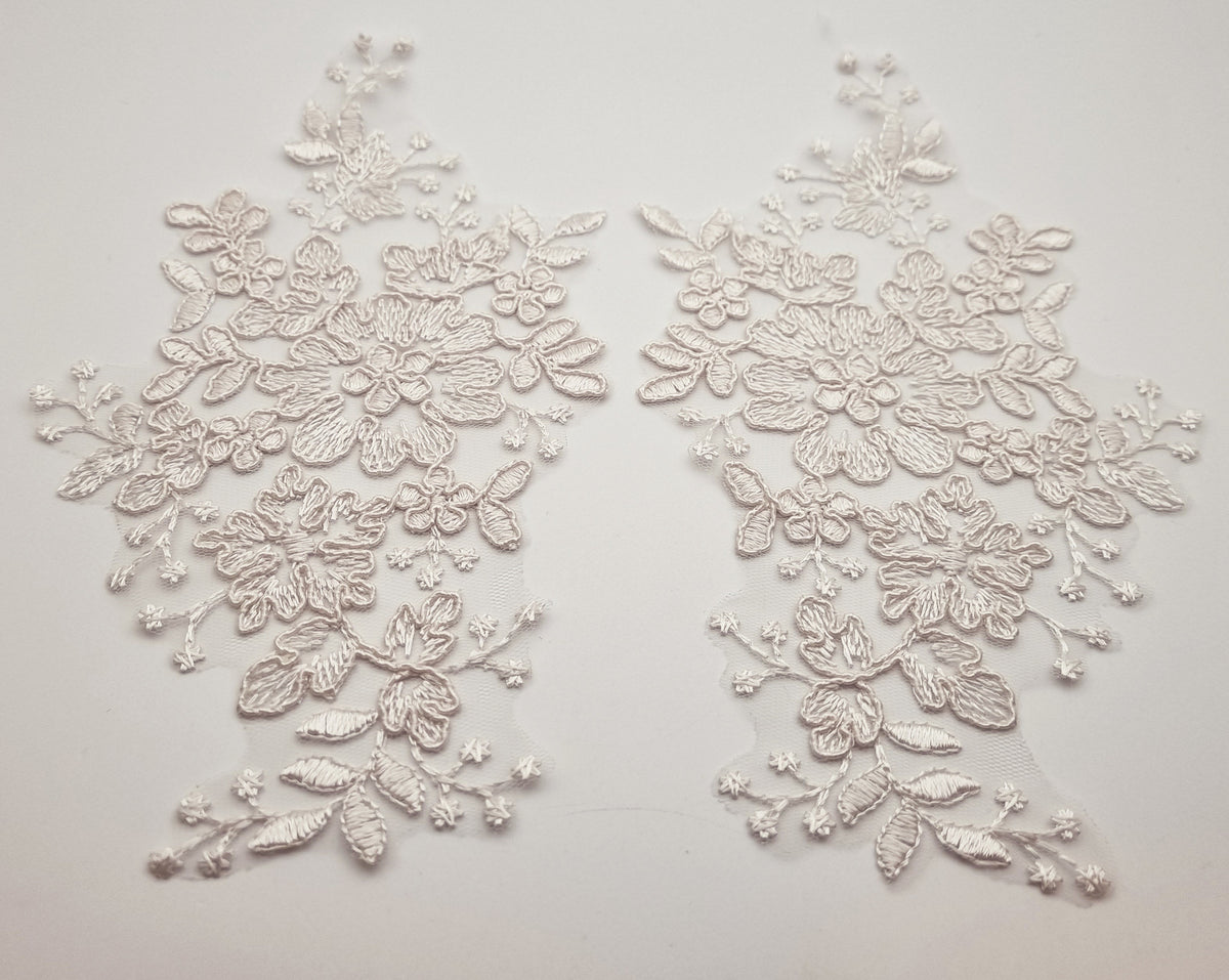 Motif dentelle ivoire nacré fleurs et feuilles pour robe de mariée
