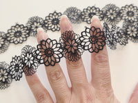 Galon Dentelle Guipure Noir Fleurs Enchaînées — Largeur 3 cm | Vendu par 10 cm · vue 4