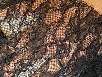 Dentelle noire fine et rebrodée · vue 2