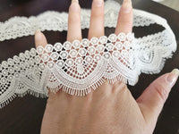 Galon Dentelle Guipure Ivoire Clair Rosaces & Bordure Festonnée — Largeur 5 cm | Vendu par 10 cm · vue 3