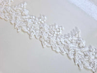 Galon de dentelle ivoire clair perles et sequins · vue 3