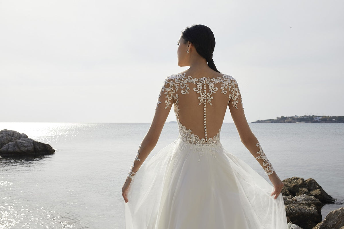 Robe de mariée avec manches, dos boutonné taille 38/40
