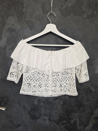 Top mariée ivoire épaules dénudées – Dentelle et volants – Dos boutonné – Taille M · vue 10