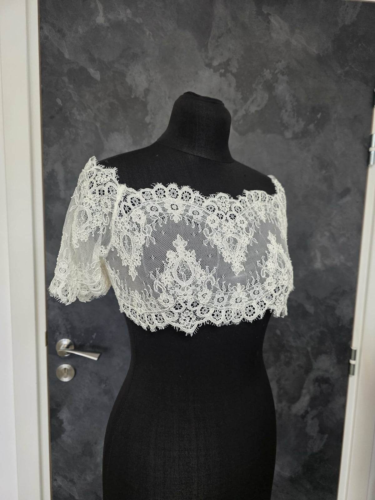 Top mariée dentelle ivoire – Manches courtes festonnées – Dos boutonné – Taille 42 (XL)