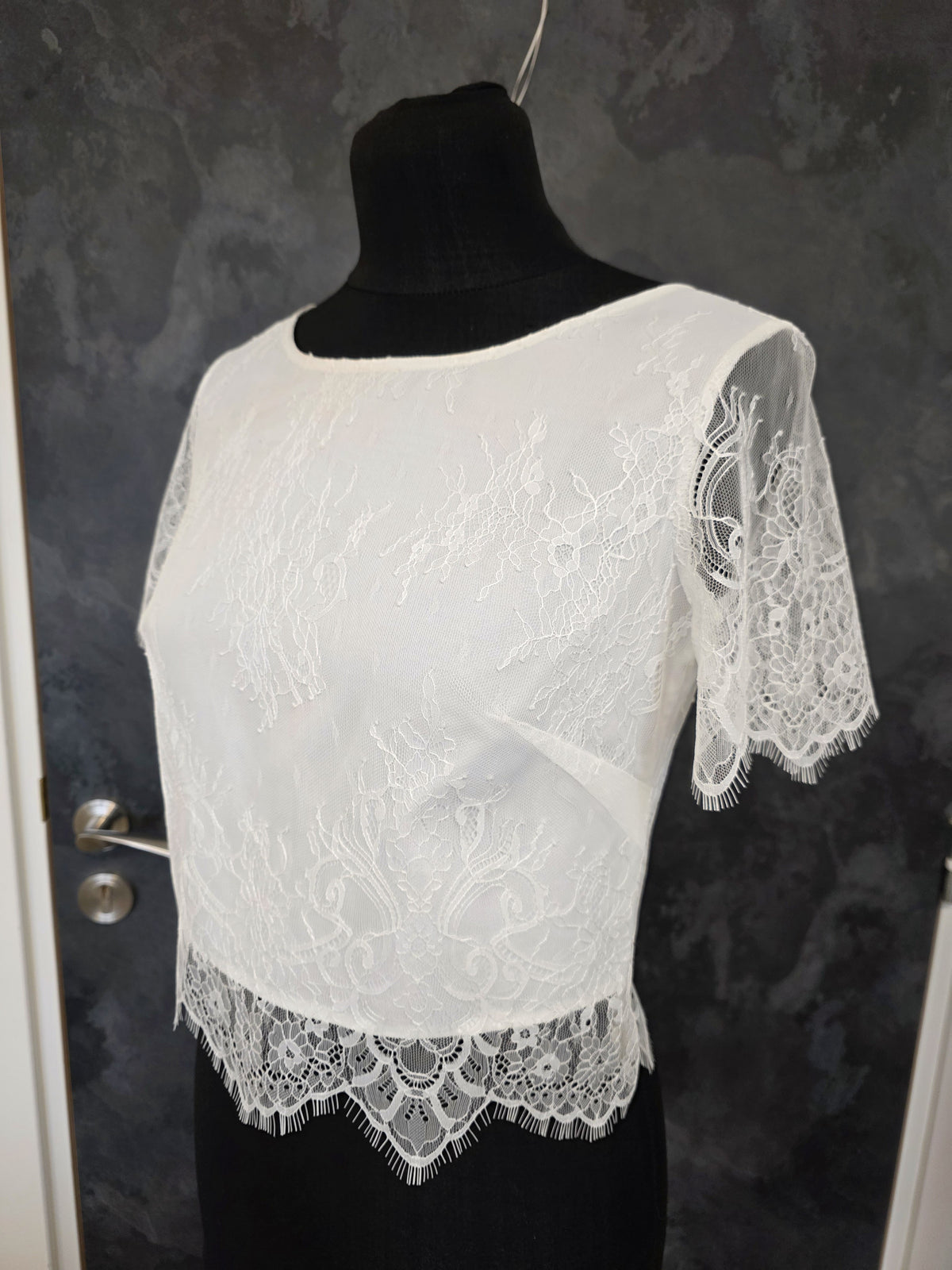 Top mariée ivoire doublé – Dentelle raffinée – Manches courtes – Dos goutte