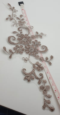 Motif en dentelle cacao marron clair fil argenté pour cocktail / mariage / custominsation · vue 2