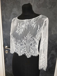 Top mariée en dentelle fine ivoire clair – Manches longues – Dos boutonné – Taille M