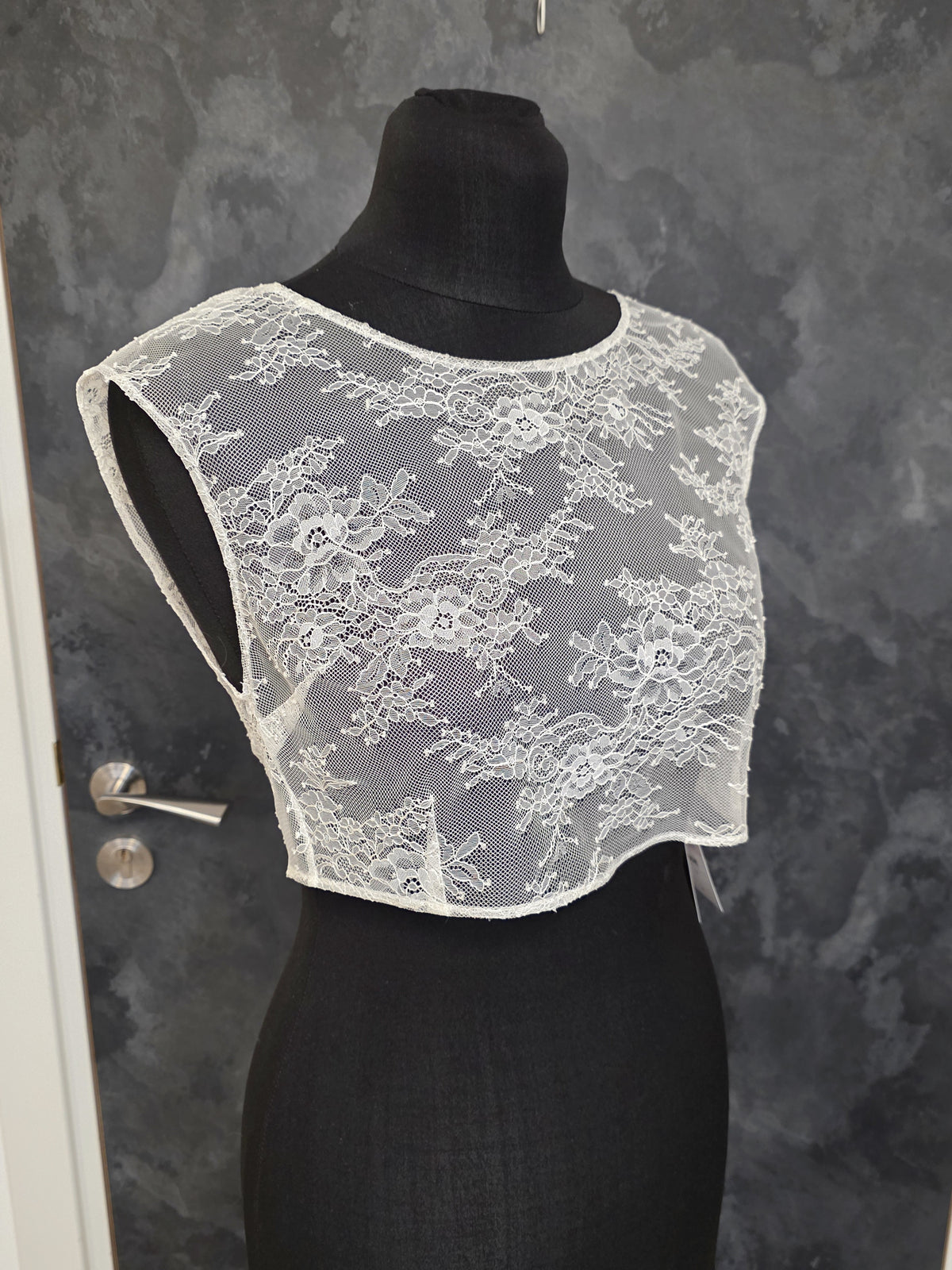 Top mariée dentelle fine ivoire clair – Dos boutonné – Tailles 36 (S) et 40 (L)