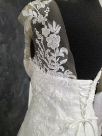 Robe de mariée forme trapèze avec petite traine Dernières pièces taille 50 et 42 · vue 9