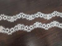 COUPON DE 2 Mètres Petit galon de dentelle fine ivoire clair · vue 3