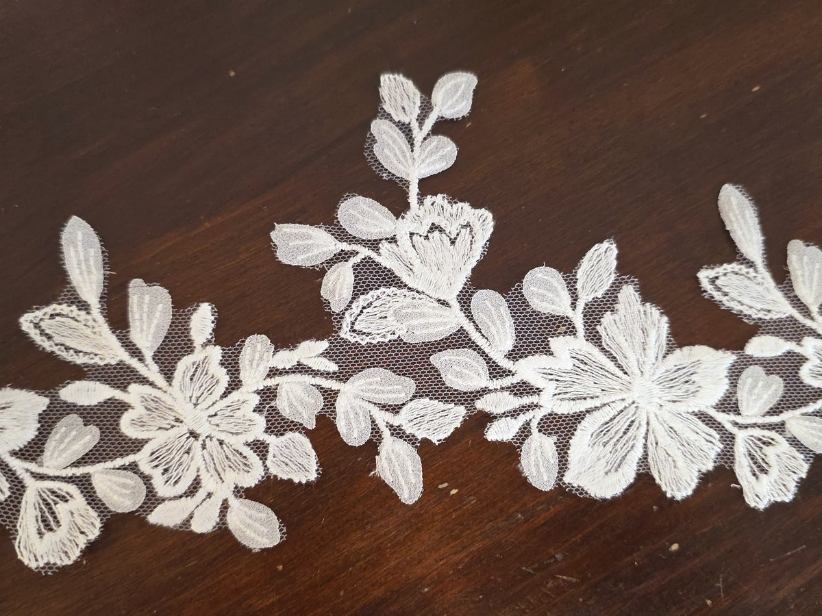 Galon de dentelle effet 3D relief , feuilles et fleurs bohème champêtre
