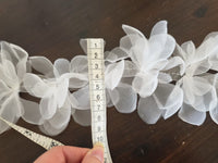 Galon de fleurs en organza 3D ivoire clair · vue 3