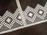 Galon Brodé Style Guipure – Motif Fleurs & Quadrillage | Ivoire | Largeur 10 cm · vue 3