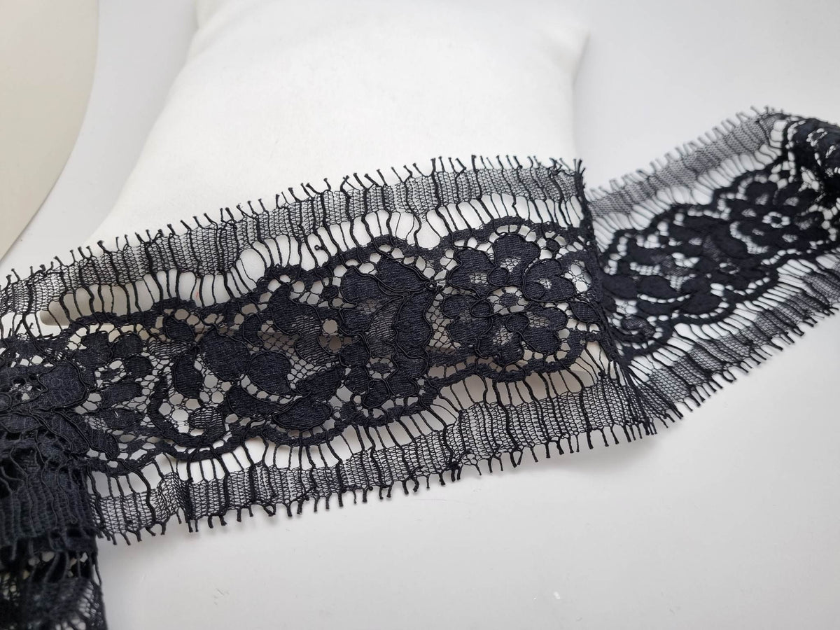COUPON Galon de dentelle fine francaise noire pour robe de mariée