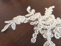 Motif ivoire clair T21 rebrodé avec perles pour robe de mariée · vue 3