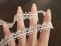 Galon Dentelle Guipure Ivoire Clair Motif Médaillons Fleuris — Largeur 2 cm | Vendu par 10 cm · vue 4