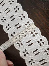 Coupon 4 mètres - Galon de broderies anglaises ivoire · vue 3