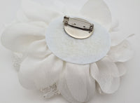 Broche fleur ivoire ou blanc · vue 3