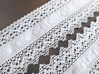 Galon dentelle coton gris clair avec bande brodée – 6 cm – dentelle bohème vintage – vendu au mètre · vue 4