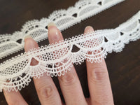 Galon guipure ivoire clair “écailles arrondies” – bord festonné – idéal robe de mariée, DIY – vendu au mètre 4016 · vue 2