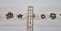 Galon de fleurs marron sur tulle ivoire · vue 3