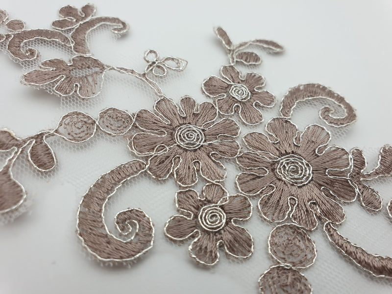 Motif en dentelle cacao marron clair fil argenté pour cocktail / mariage / custominsation