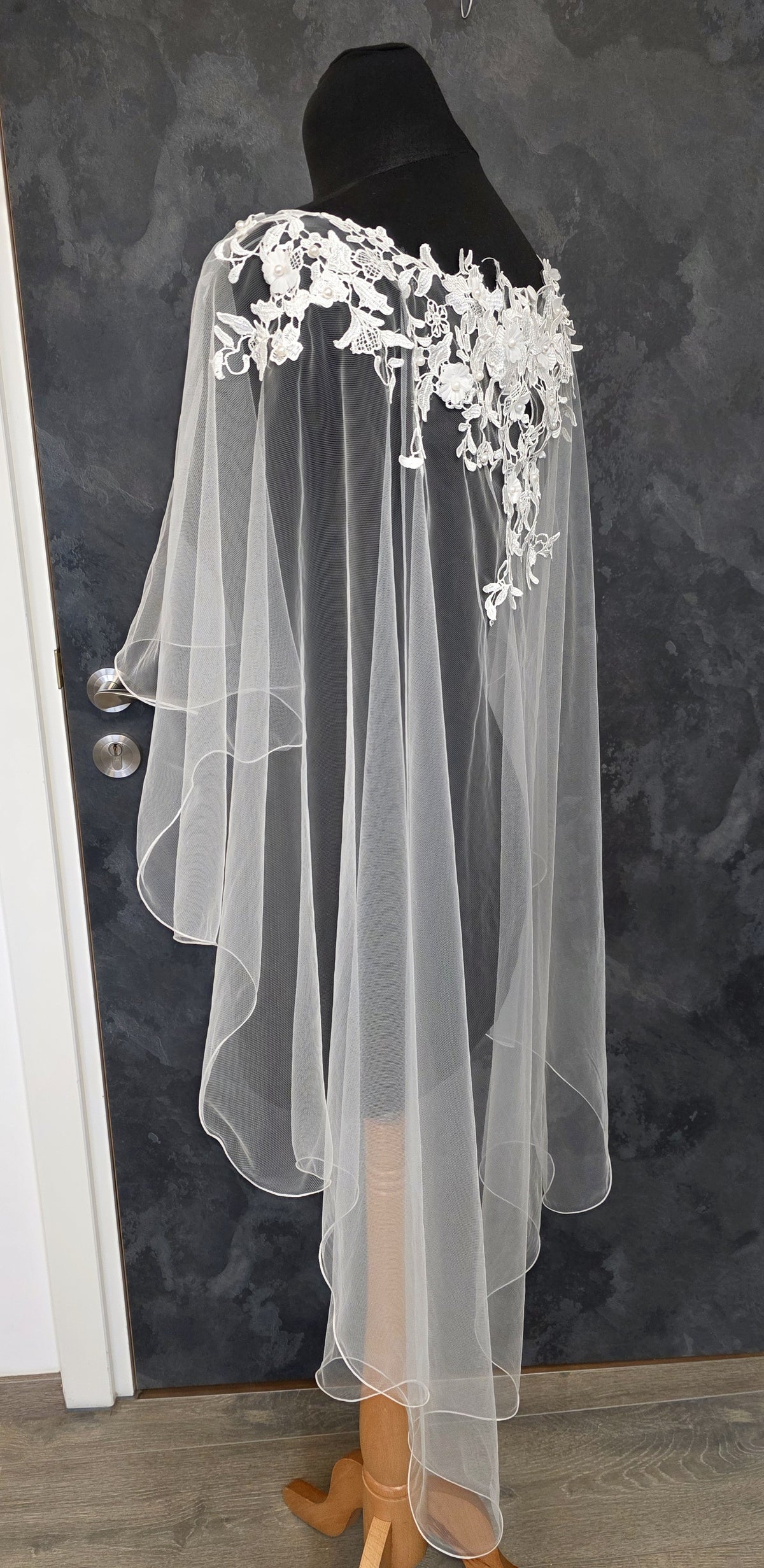 Cape en tulle ivoire clair avec dentelle pour mariée