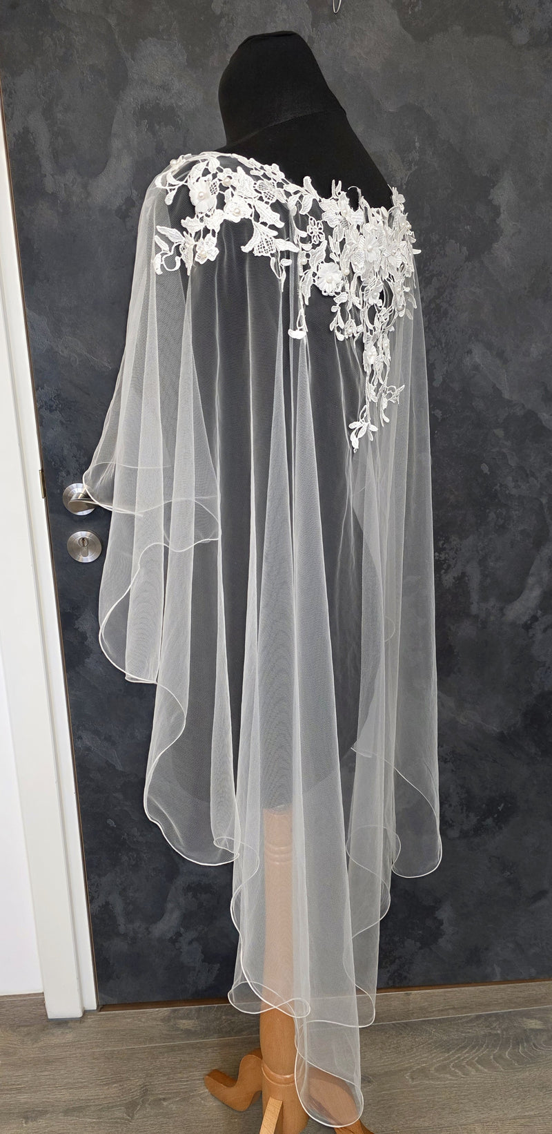 Cape en tulle ivoire clair avec dentelle pour mariée