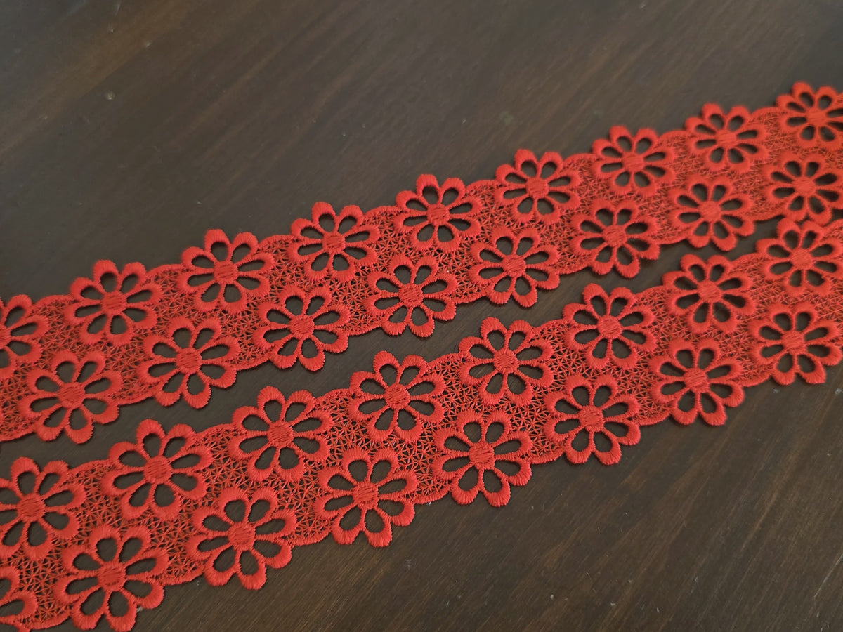 Galon dentelle fleurs rouge 3,5 cm – Motif marguerite – Galon couture bohème – Vendu au mètre
