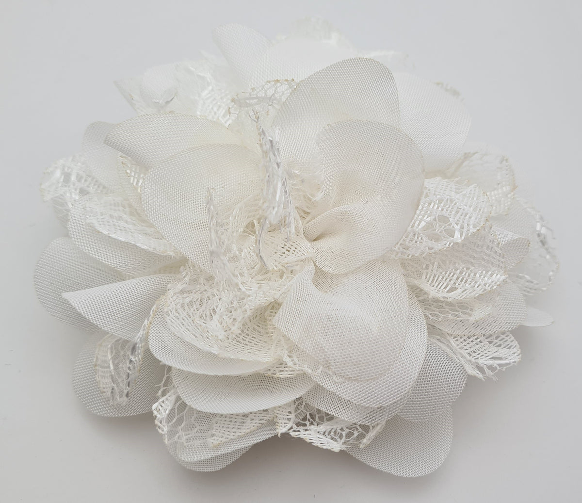 Broche fleur ivoire ou blanc